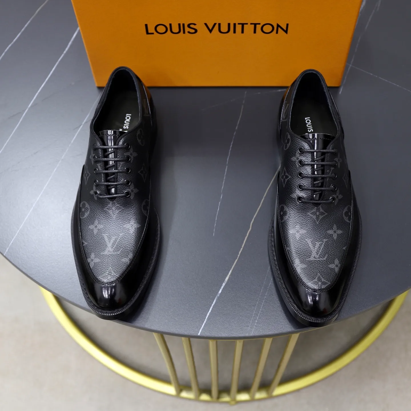 Men's shoes: 280🙅‍♂️🙅‍♂️🙅‍♂️Niuli Brand: LV Louis Vuitton Size: 39-44 (38, 45, 46 can be customized) Level: Counter classic Material: Original soft cowhide upper Comfortable cowhide lining Original lightweight outsole Style category: Formal business casual driving leather shoes Color: Color of the actual picture